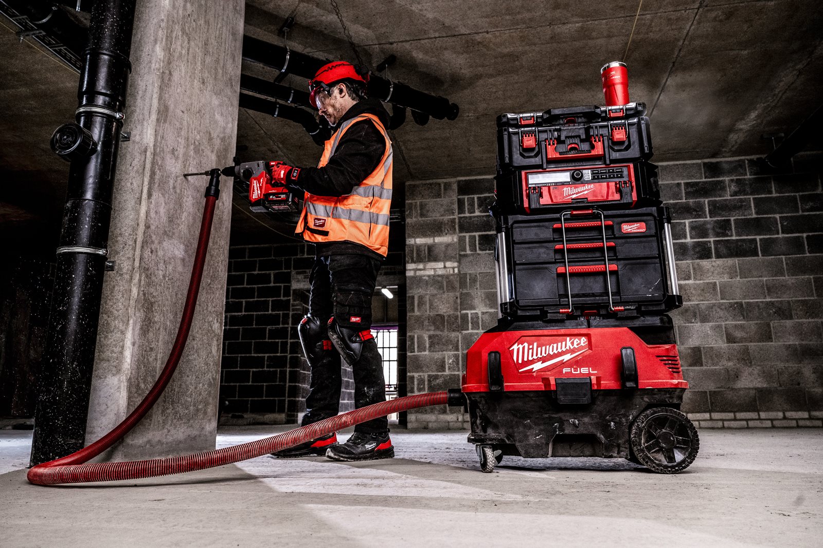 Aspirator, clasa M M18 FUEL AC/DC cu VACLINK Milwaukee M18 ONEF2VC34M-0 - in utilizare 11