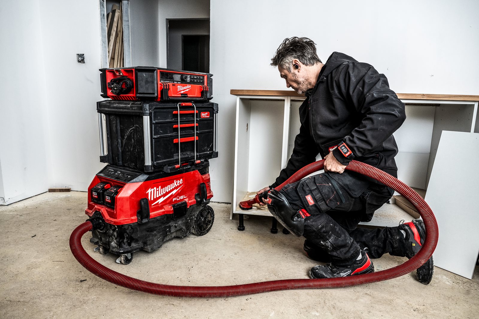 Aspirator, clasa M M18 FUEL AC/DC cu VACLINK Milwaukee M18 ONEF2VC34M-0 - in utilizare 12