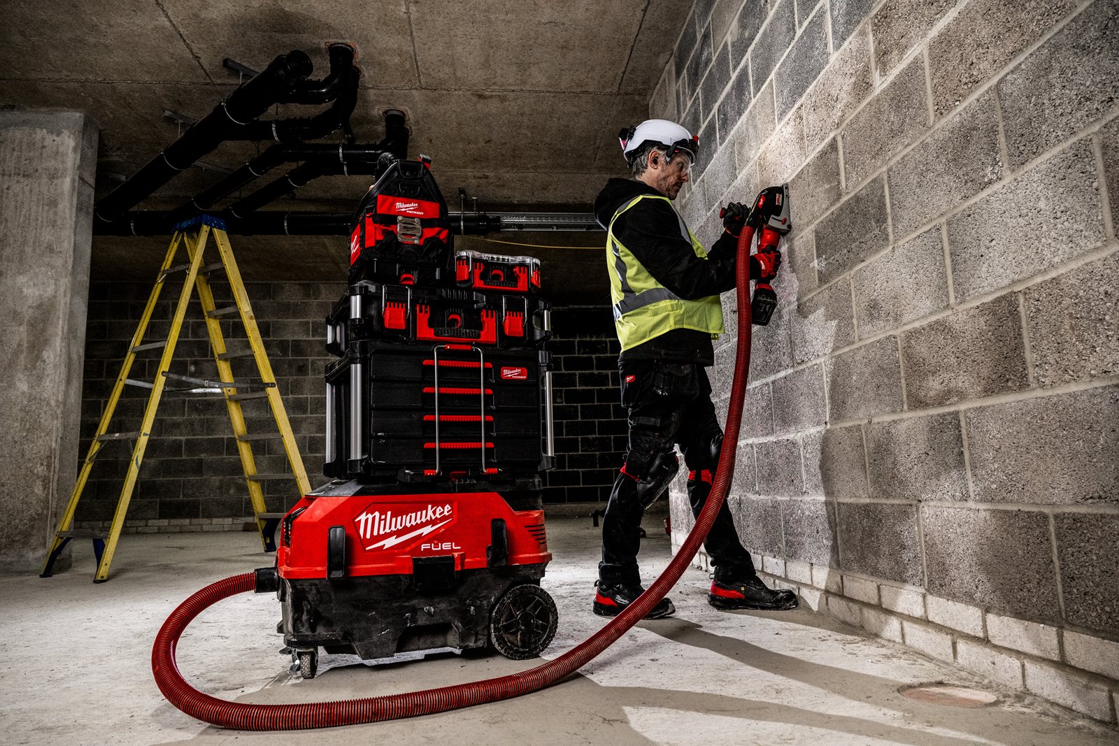 Aspirator, clasa M M18 FUEL AC/DC cu VACLINK Milwaukee M18 ONEF2VC34M-0 - in utilizare 13