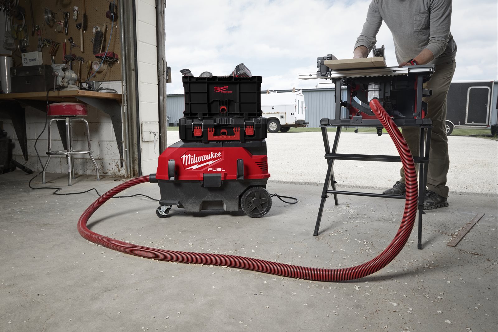 Aspirator, clasa M M18 FUEL AC/DC cu VACLINK Milwaukee M18 ONEF2VC34M-0 - in utilizare 17