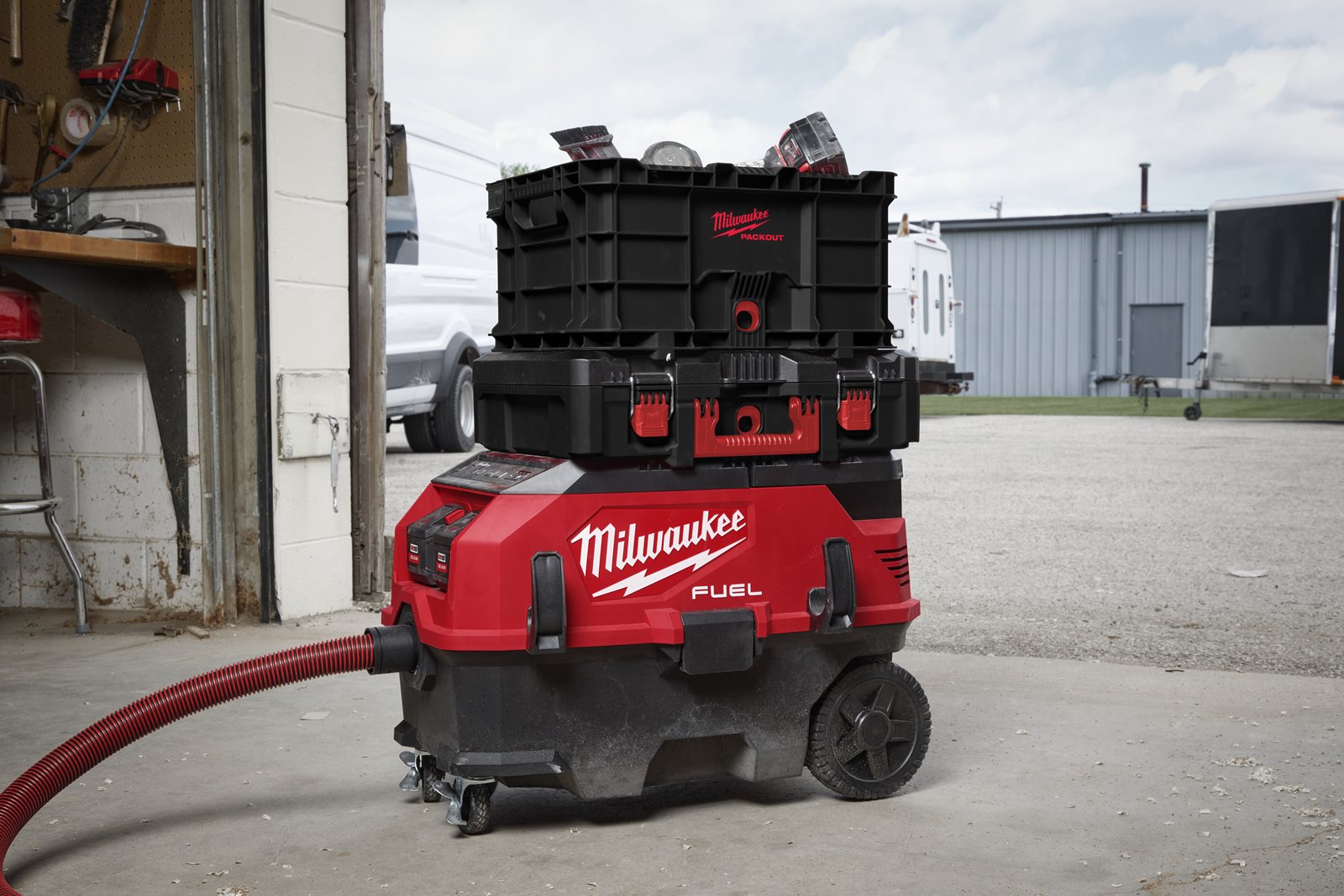 Aspirator, clasa M M18 FUEL AC/DC cu VACLINK Milwaukee M18 ONEF2VC34M-0 - in utilizare 19