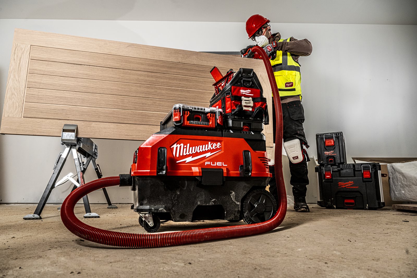 Aspirator, clasa M M18 FUEL AC/DC cu VACLINK Milwaukee M18 ONEF2VC34M-0 - in utilizare 8