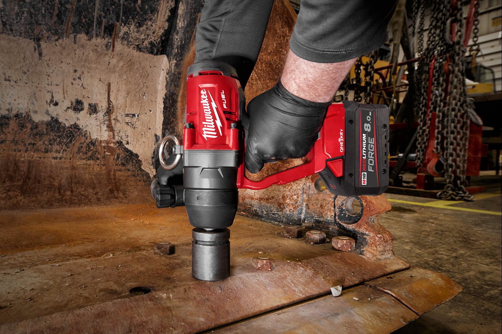 Cheie de impact 1" ONE-KEY M18 FUEL, cuplu ridicat și inel de fixare Milwaukee M18 ONEFHIWF1-0X 4933459732 - in utilizare 4