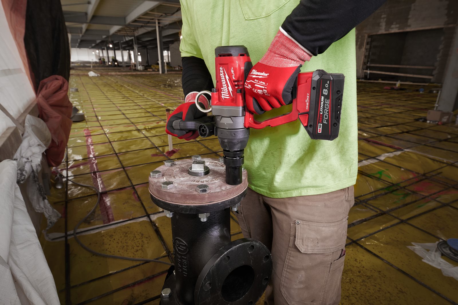 Cheie de impact 1" ONE-KEY M18 FUEL, cuplu ridicat și inel de fixare Milwaukee M18 ONEFHIWF1-0X 4933459732 - in utilizare 6