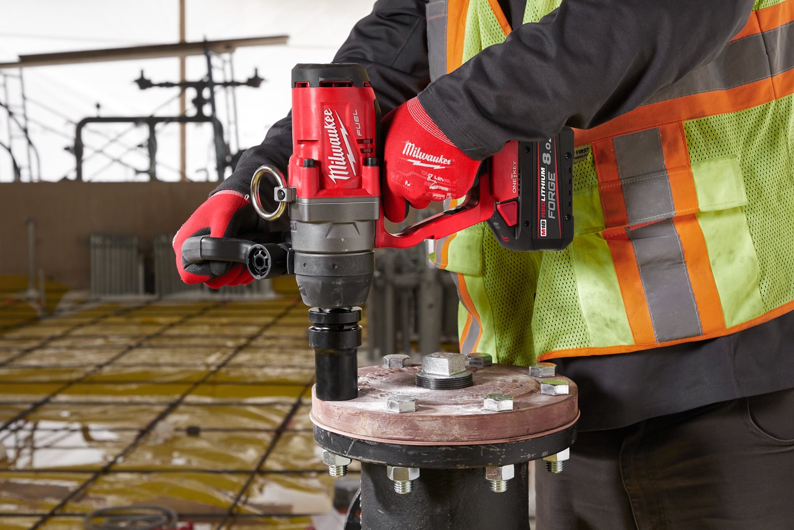 Cheie de impact 1" ONE-KEY M18 FUEL, cuplu ridicat și inel de fixare Milwaukee M18 ONEFHIWF1-0X 4933459732 - in utilizare 7