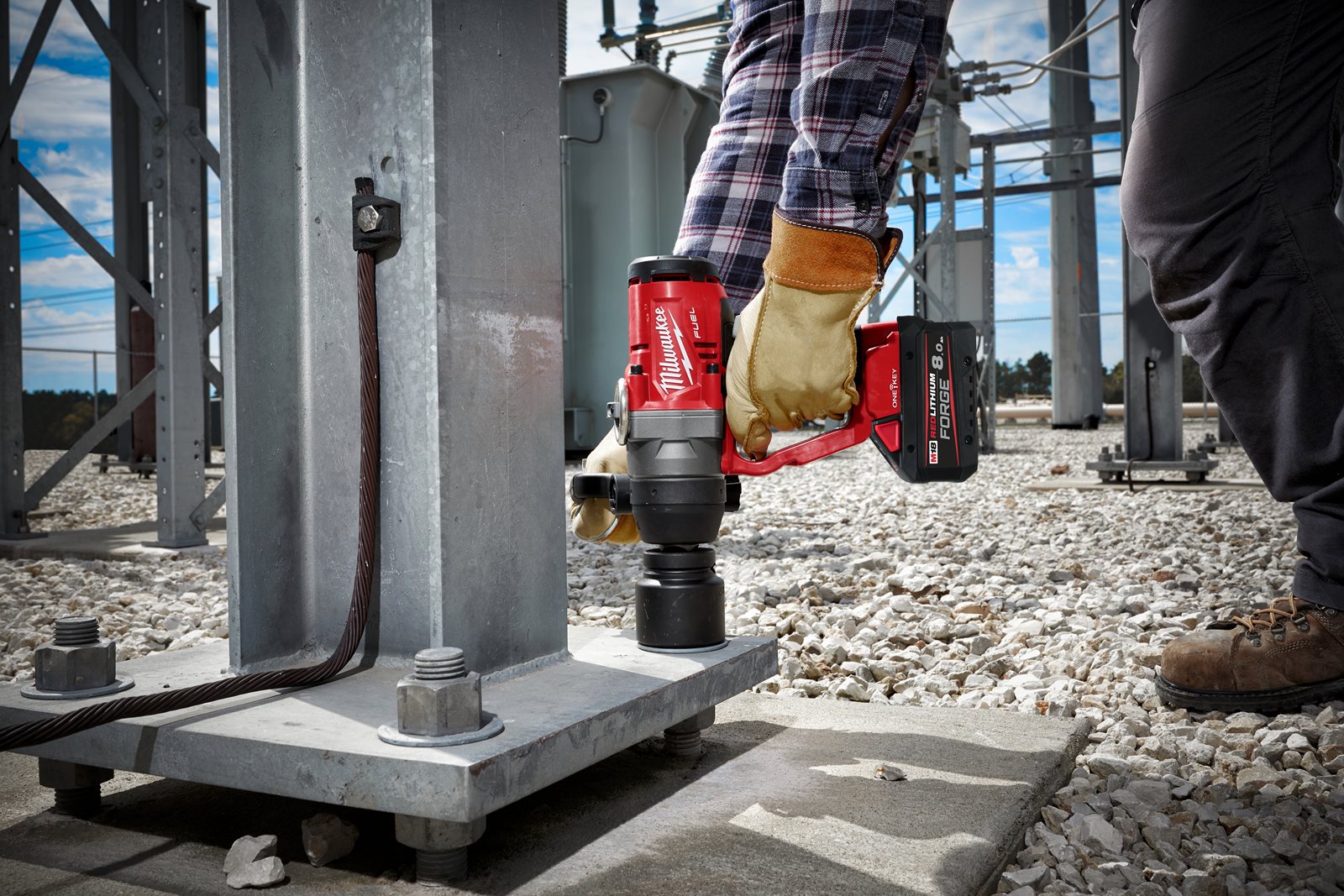 Cheie de impact 1" ONE-KEY M18 FUEL, cuplu ridicat și inel de fixare Milwaukee M18 ONEFHIWF1-0X 4933459732 - in utilizare 8