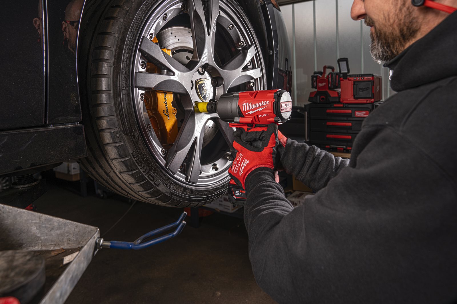 Cheie de impact 1/2" ONE-KEY M18 FUEL, cuplu ridicat și inel de fixare Milwaukee M18 ONEFHIWF12-0X 4933459726 - in utilizare 5