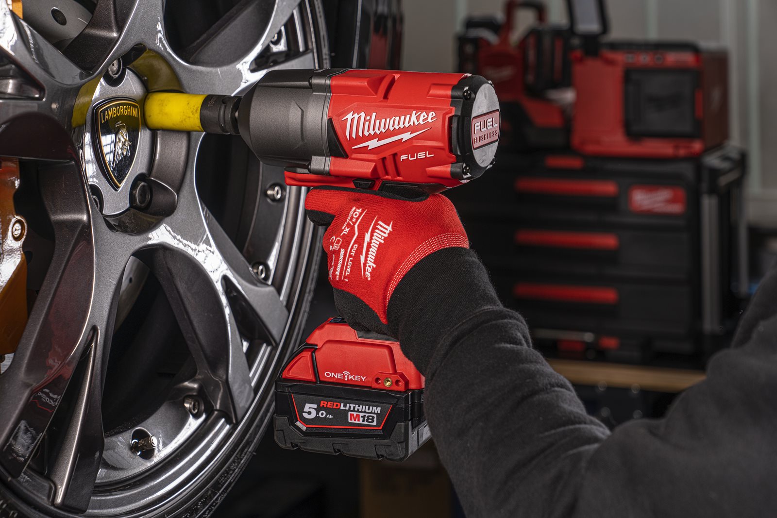 Cheie de impact 1/2" ONE-KEY M18 FUEL, cuplu ridicat și inel de fixare Milwaukee M18 ONEFHIWF12-0X 4933459726 - in utilizare 6