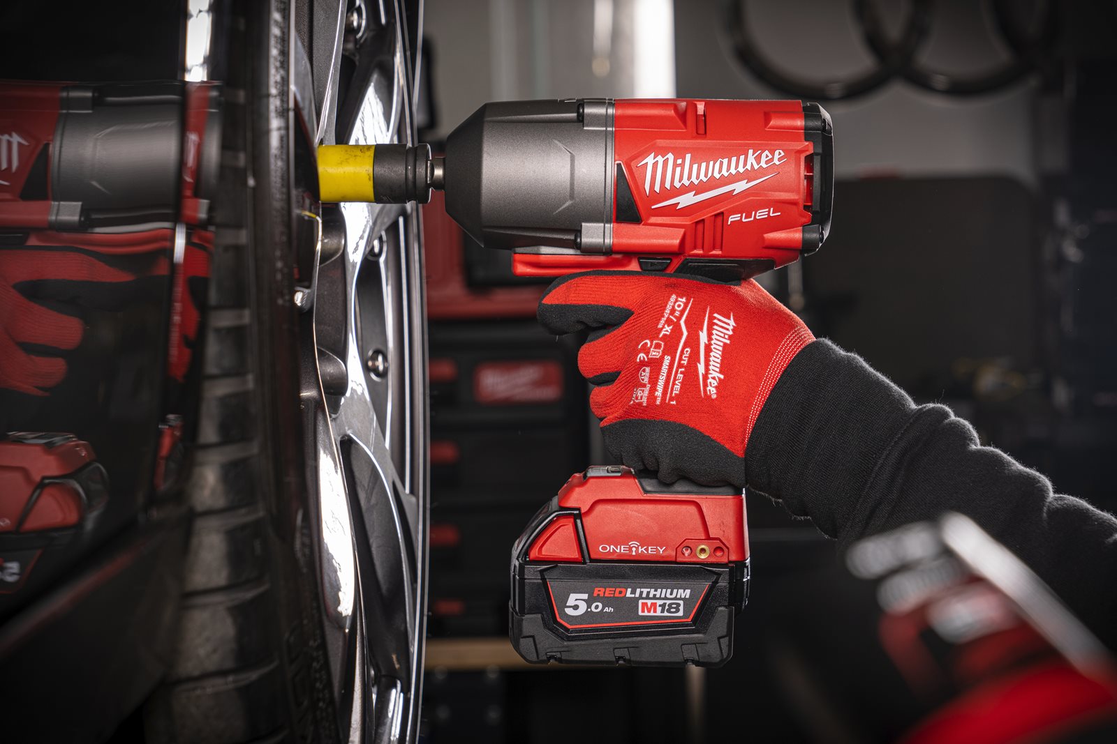 Cheie de impact 1/2" ONE-KEY M18 FUEL, cuplu ridicat și inel de fixare Milwaukee M18 ONEFHIWF12-0X 4933459726 - in utilizare 7