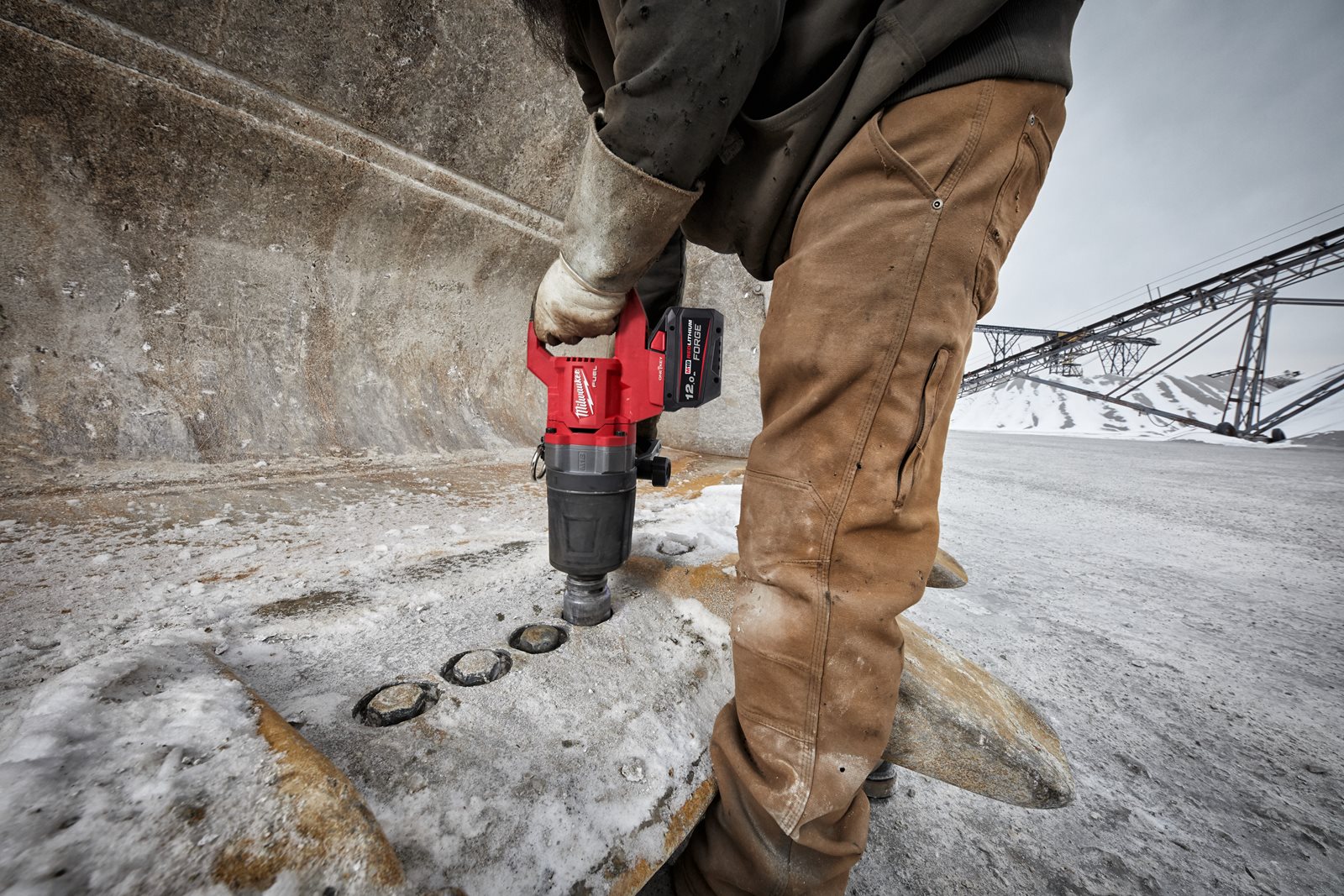 Cheie de impact 1" ONE-KEY M18 FUEL cu mâner-D, cuplu ridicat și inel de fixare Milwaukee M18 ONEFHIWF1DS-0C 4933472071 - in utilizare 8