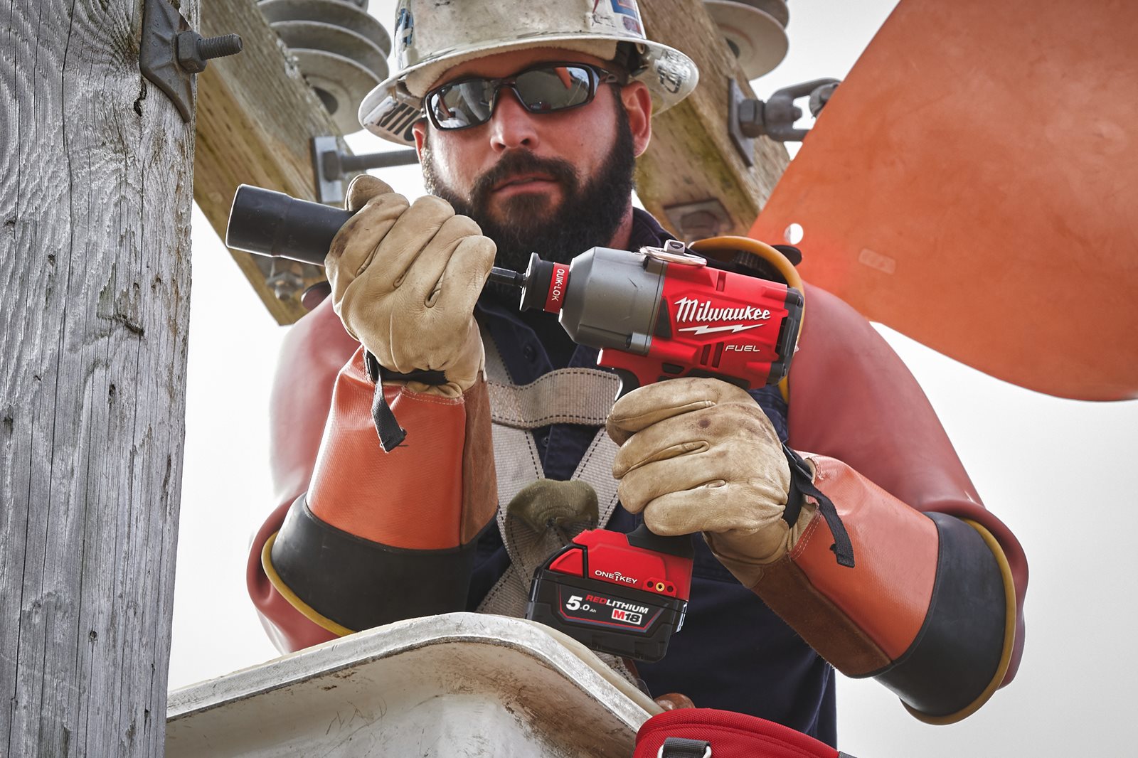Cheie de impact 7/16"Hex ONE-KEY M18 FUEL și cuplu ridicat Milwaukee M18 ONEFHIWH716-0X - in utilizare 3