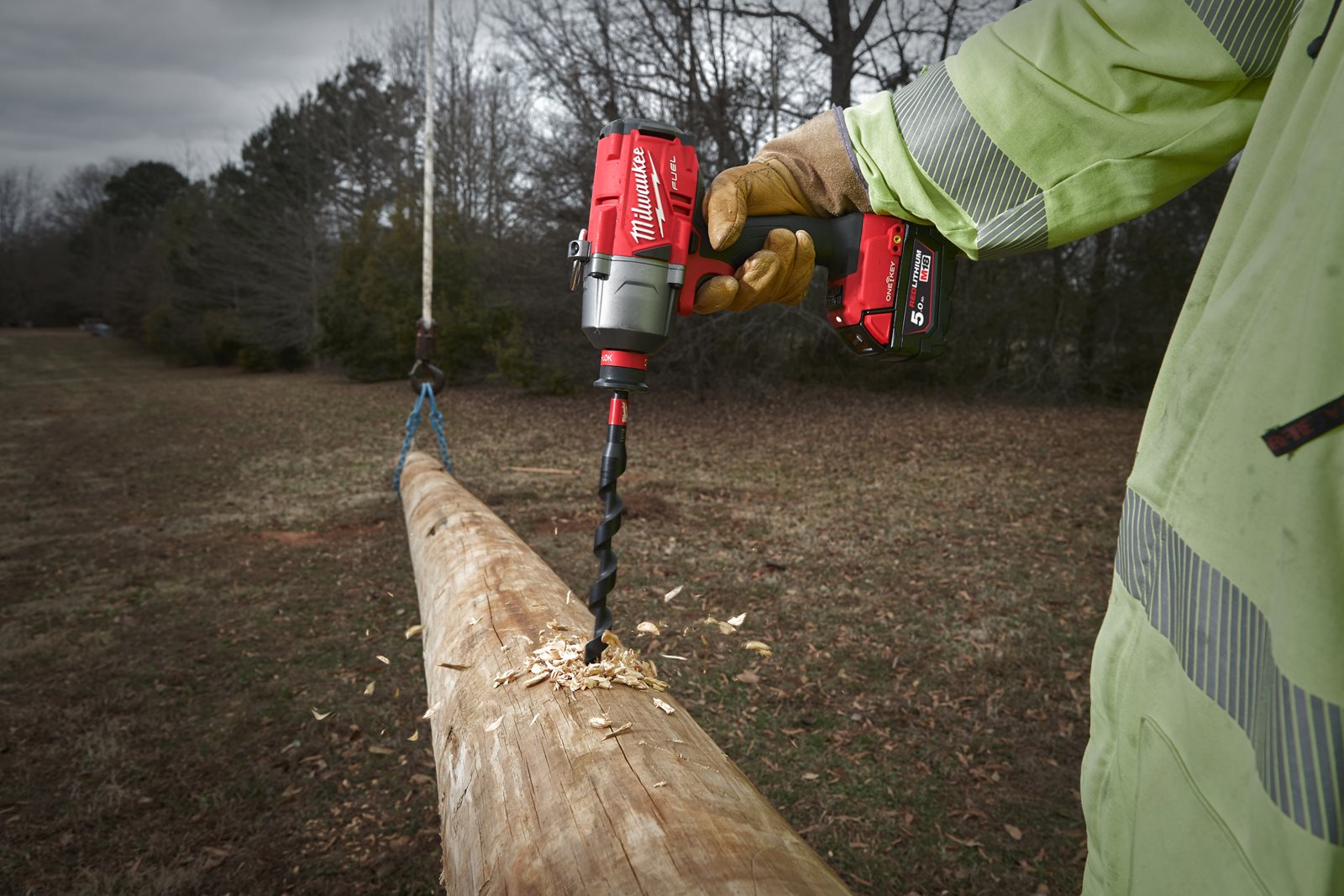 Cheie de impact 7/16"Hex ONE-KEY M18 FUEL și cuplu ridicat Milwaukee M18 ONEFHIWH716-0X - in utilizare 8