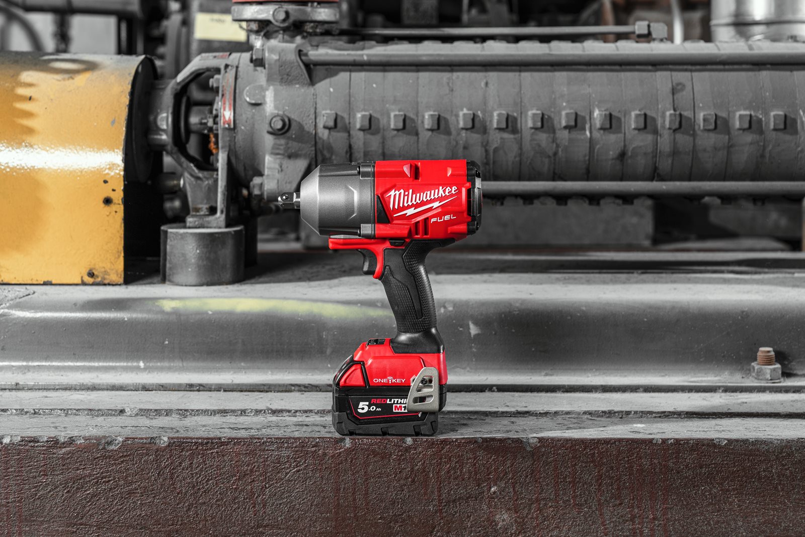 Cheie de impact 1/2" ONE-KEY M18 FUEL, cuplu ridicat și pin de blocare Milwaukee M18 ONEFHIWP12-0X 4933459724 - in utilizare 3