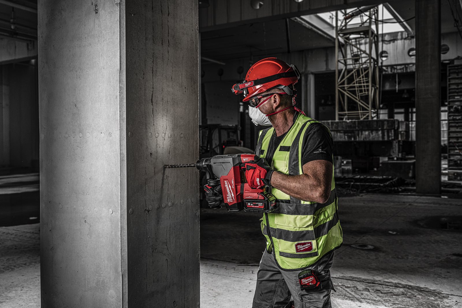 Ciocan rotopercutor SDS-Plus 32 mm cu 4 funcții M18 FUEL cu ONE-KEY Milwaukee M18 ONEFHP-0X - in utilizare 4