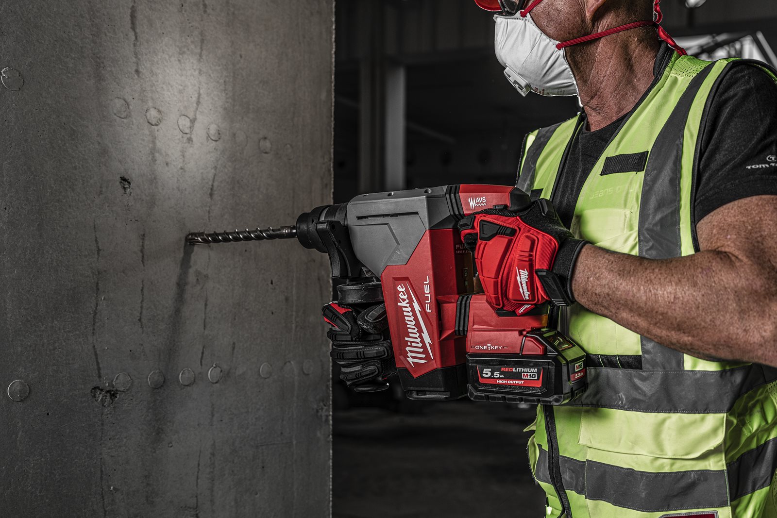 Ciocan rotopercutor SDS-Plus 32 mm cu 4 funcții M18 FUEL cu ONE-KEY Milwaukee M18 ONEFHP-0X - in utilizare 5