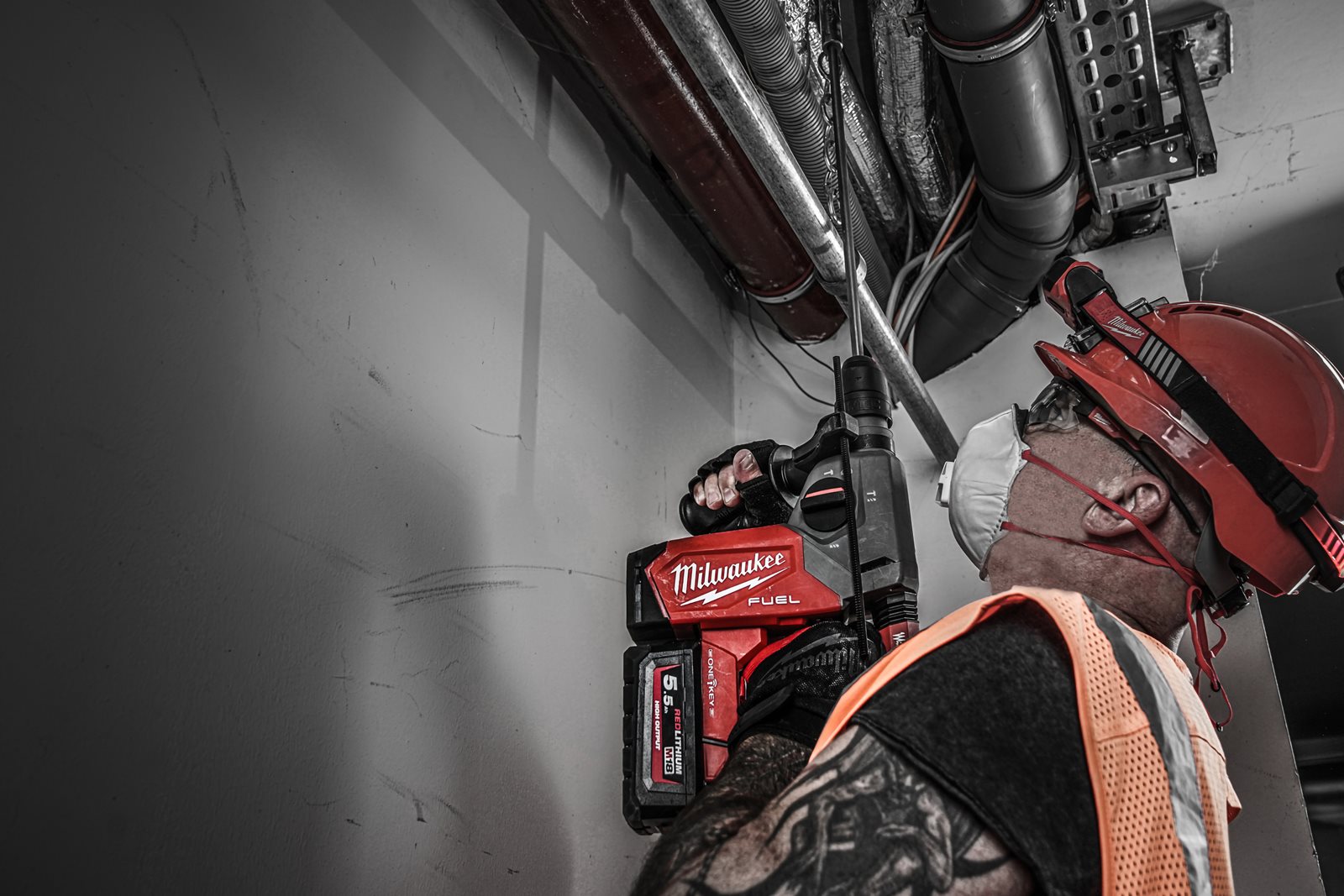 Ciocan rotopercutor SDS-Plus 26 mm cu 4 funcții și mandrină FIXTEC ONE-KEY M18 FUEL Milwaukee M18 ONEFHX-0 4933478502 - in utilizare 7