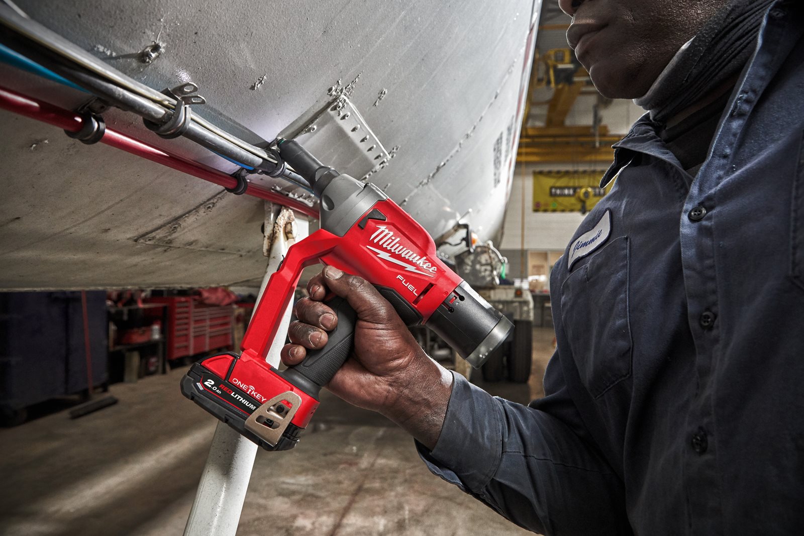 Pistol pentru nituit M18 FUEL ONE-KEY Milwaukee M18 ONEFPRT-0X - in utilizare 6
