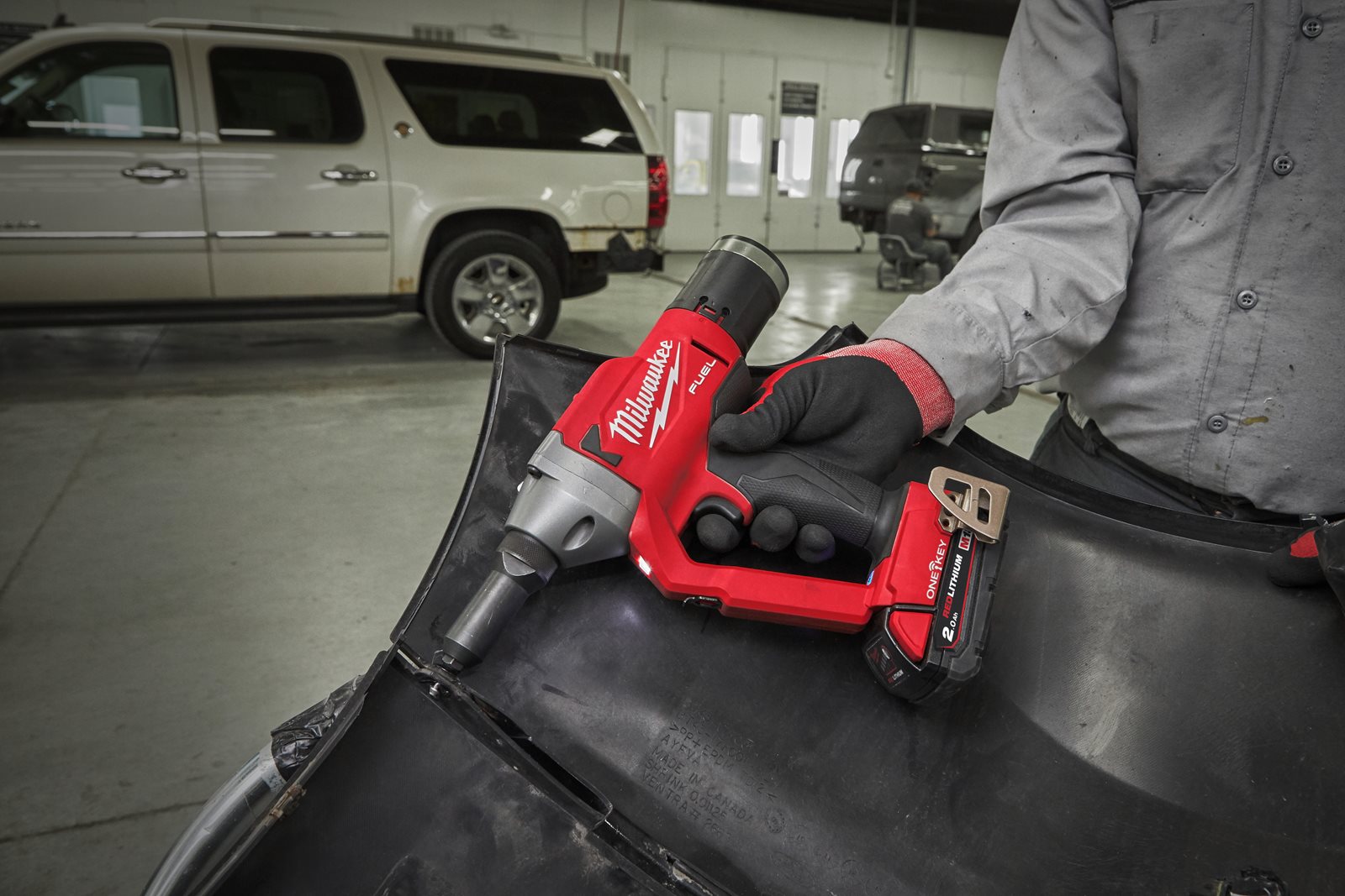 Pistol pentru nituit M18 FUEL ONE-KEY Milwaukee M18 ONEFPRT-0X - in utilizare 9
