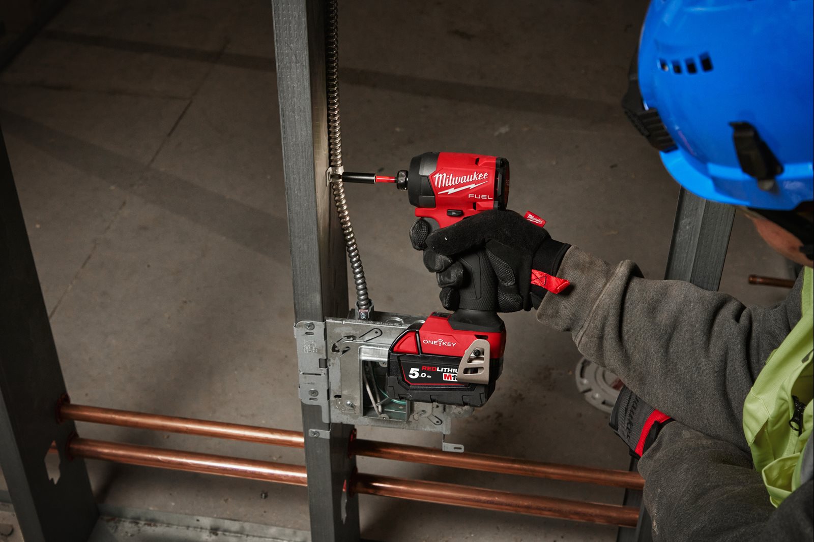 Mașină de înșurubat cu impact 1/4" Hex ONE-KEY M18 FUEL Milwaukee M18 ONEID3-0X - in utilizare 2