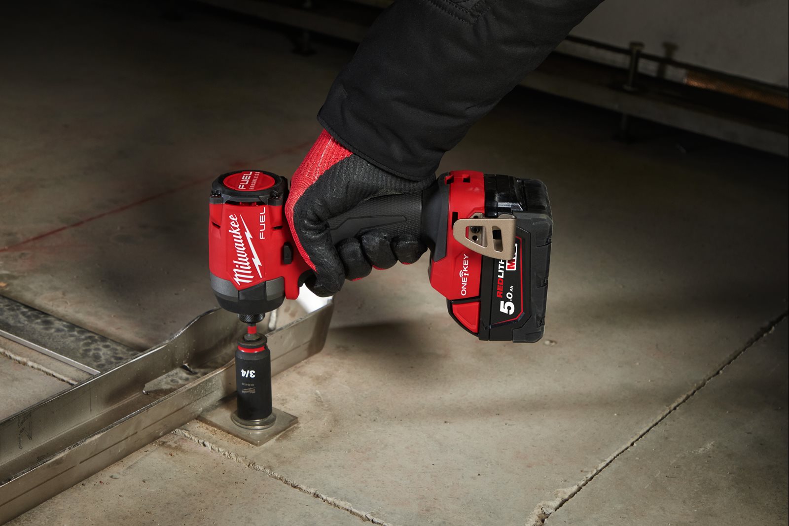 Mașină de înșurubat cu impact 1/4" Hex ONE-KEY M18 FUEL Milwaukee M18 ONEID3-0X - in utilizare 3