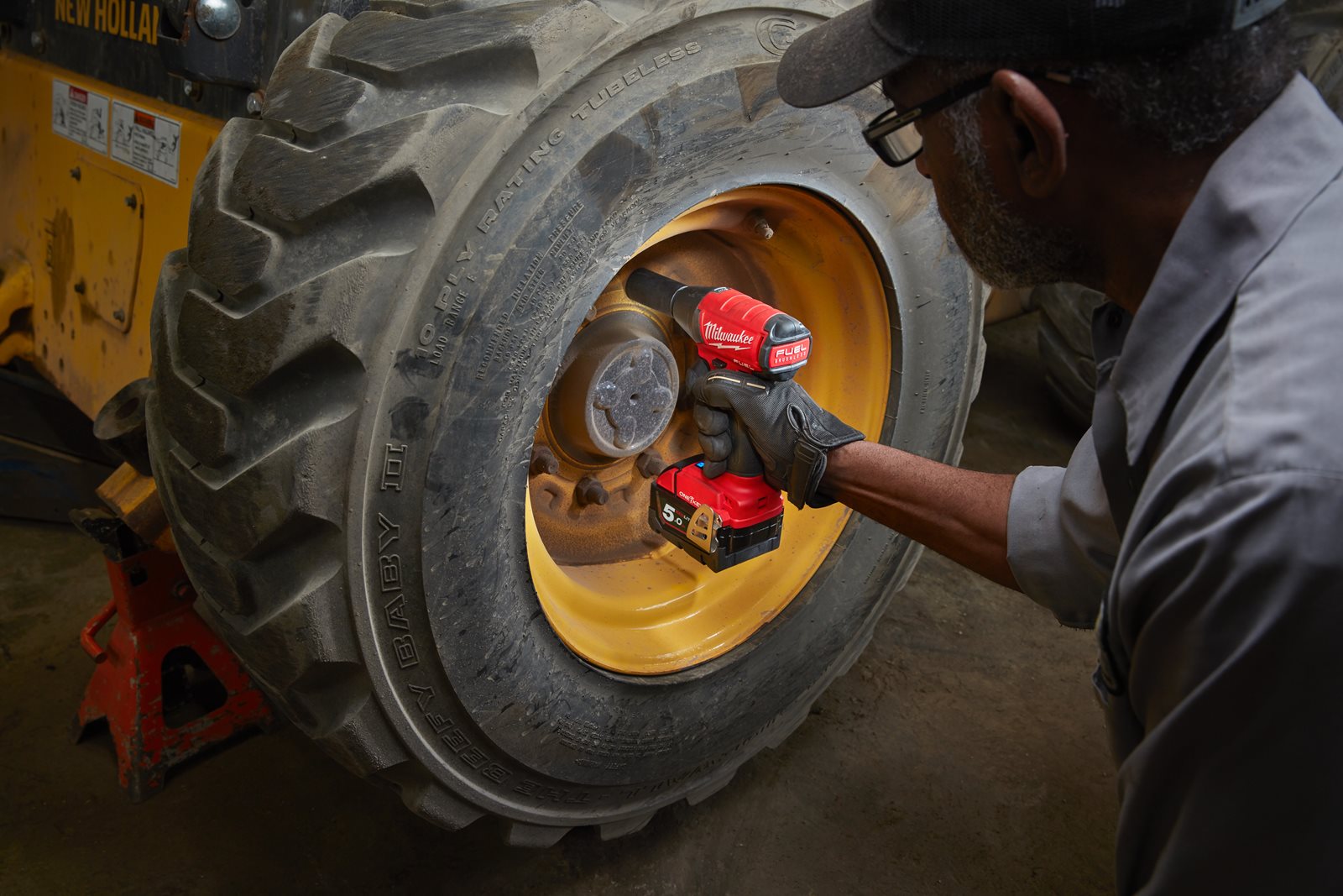 Cheie de impact 1/2" ONE-KEY M18 FUEL cu inel de fixare Milwaukee M18 ONEIWF12-0 - in utilizare 6