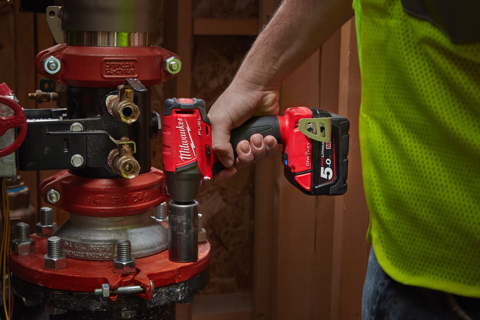 Cheie de impact 1/2" ONE-KEY M18 FUEL cu inel de fixare Milwaukee M18 ONEIWF12-0 - in utilizare 9