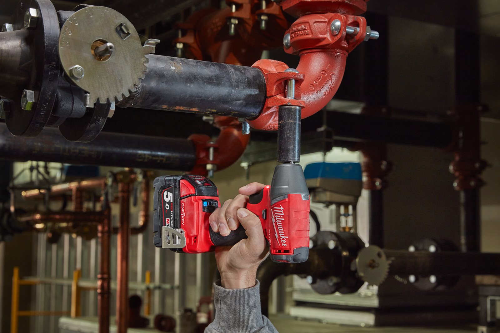 Cheie de impact 1/2" ONE-KEY M18 FUEL cu inel de fixare Milwaukee M18 ONEIWF12-0 - in utilizare 11