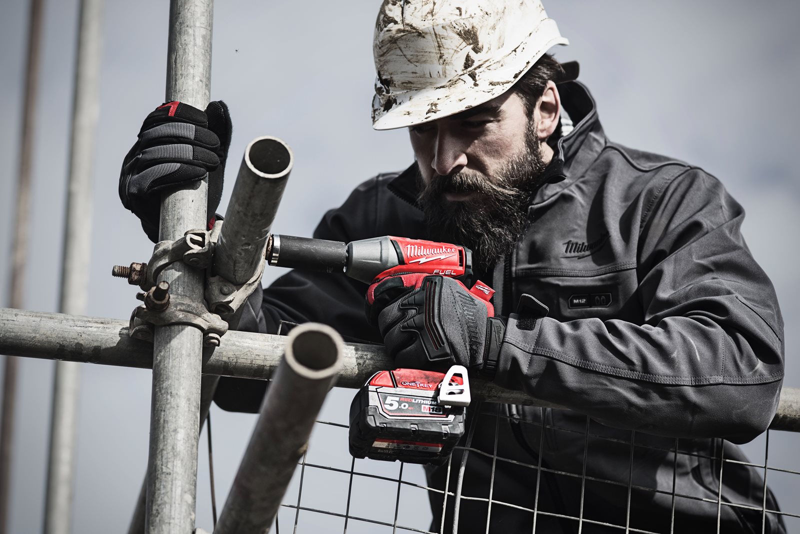 Cheie de impact 1/2" ONE-KEY M18 FUEL cu inel de fixare Milwaukee M18 ONEIWF12-0 - in utilizare 13