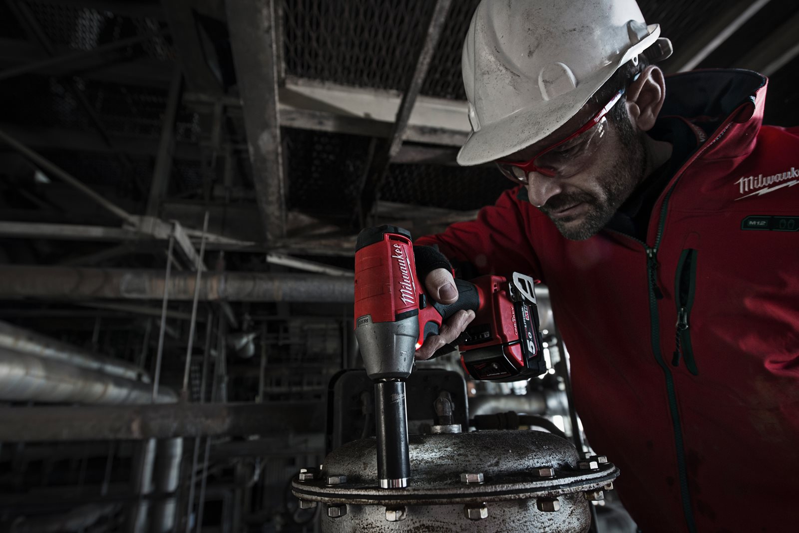 Cheie de impact 1/2" ONE-KEY M18 FUEL cu inel de fixare Milwaukee M18 ONEIWF12-0 - in utilizare 14