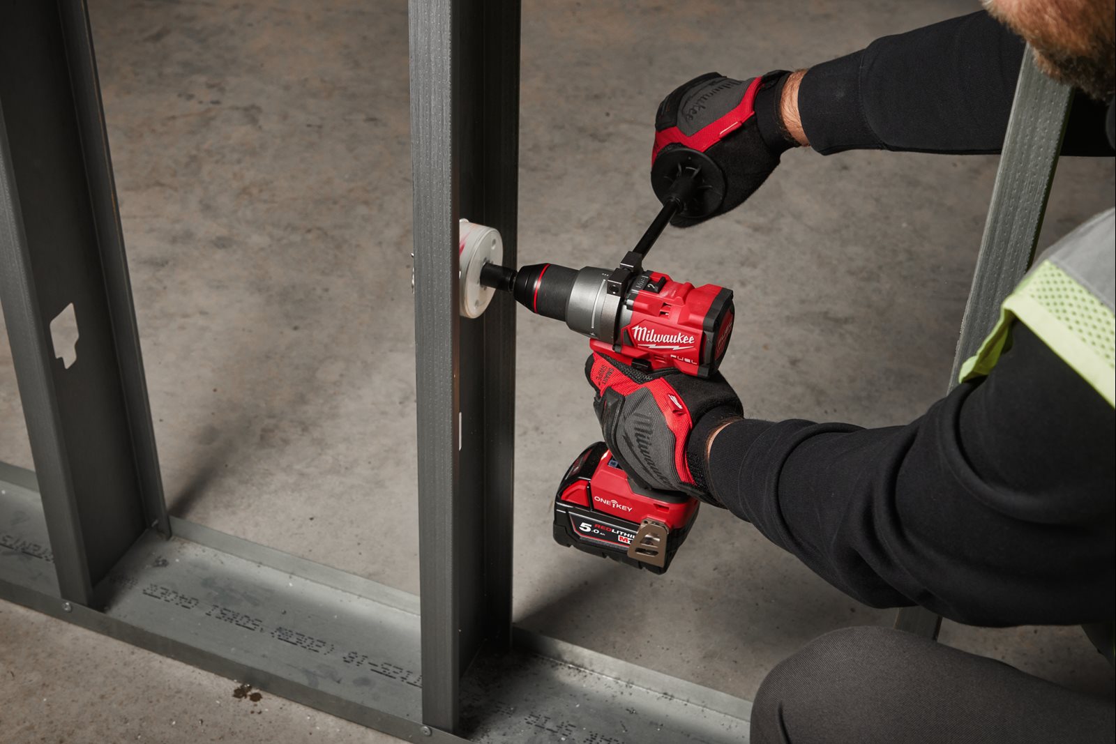Mașină de găurit cu percuție ONE-KEY M18 FUEL Milwaukee M18 ONEPD3-0X - in utilizare 3