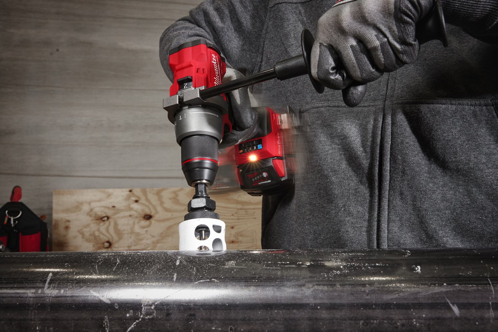 Mașină de găurit cu percuție ONE-KEY M18 FUEL Milwaukee M18 ONEPD3-0X - in utilizare 5