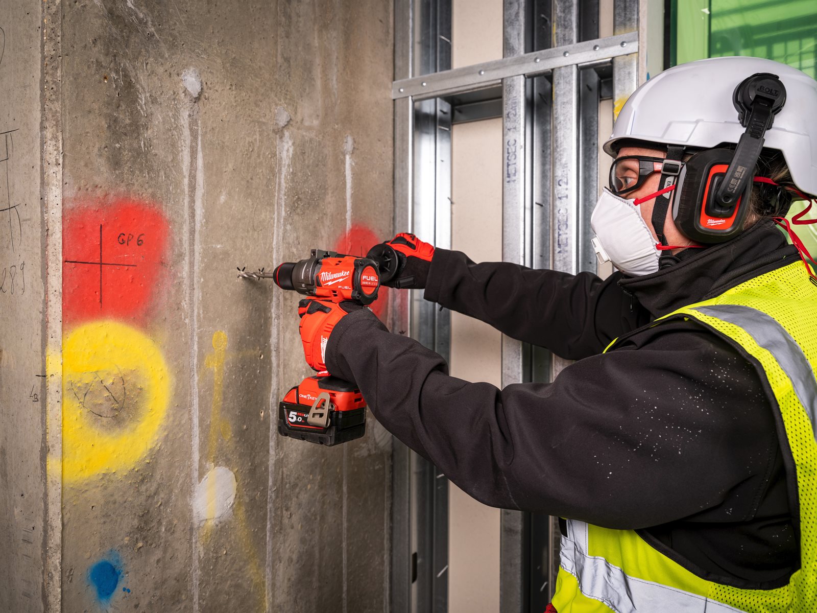 Mașină de găurit cu percuție ONE-KEY M18 FUEL Milwaukee M18 ONEPD3-0X - in utilizare 7