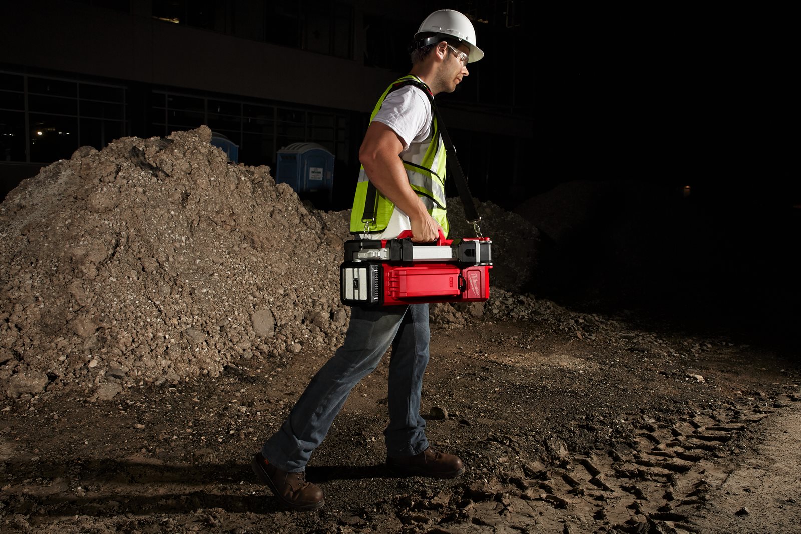 Turn de iluminat LED M18 ONE-KEY Milwaukee M18 ONERSAL-0 - in utilizare 3
