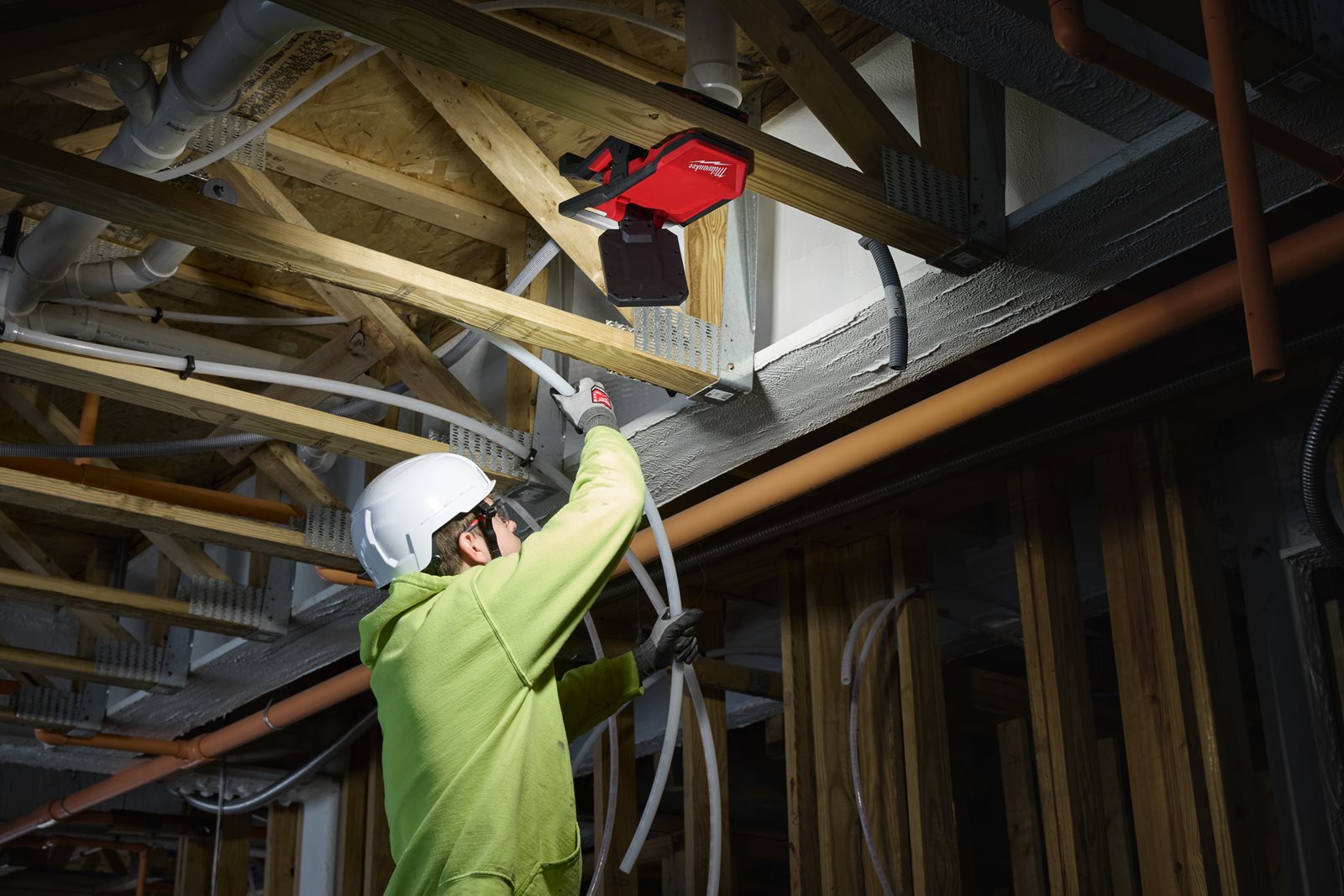 Proiector pivotant M18 Milwaukee M18 PAL2-0 - in utilizare 10