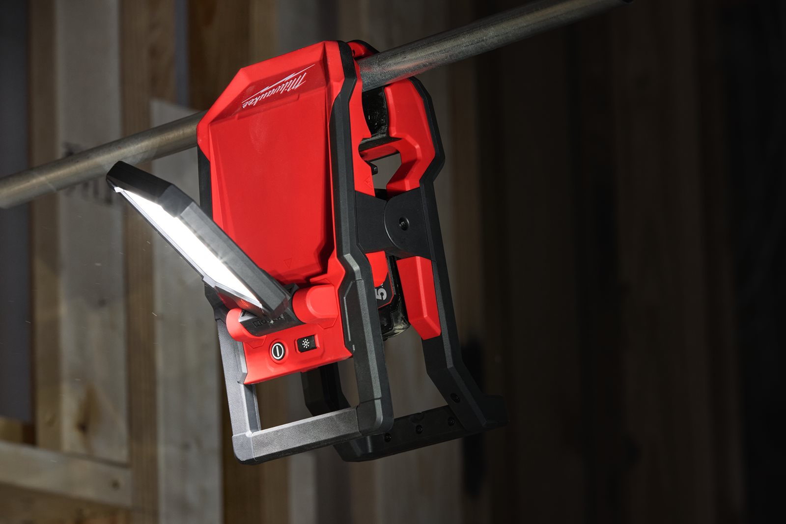 Proiector pivotant M18 Milwaukee M18 PAL2-0 - in utilizare 11