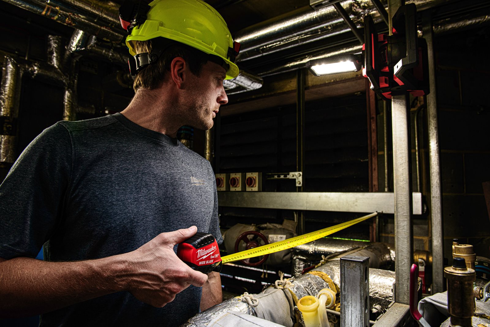 Proiector pivotant M18 Milwaukee M18 PAL2-0 - in utilizare 12