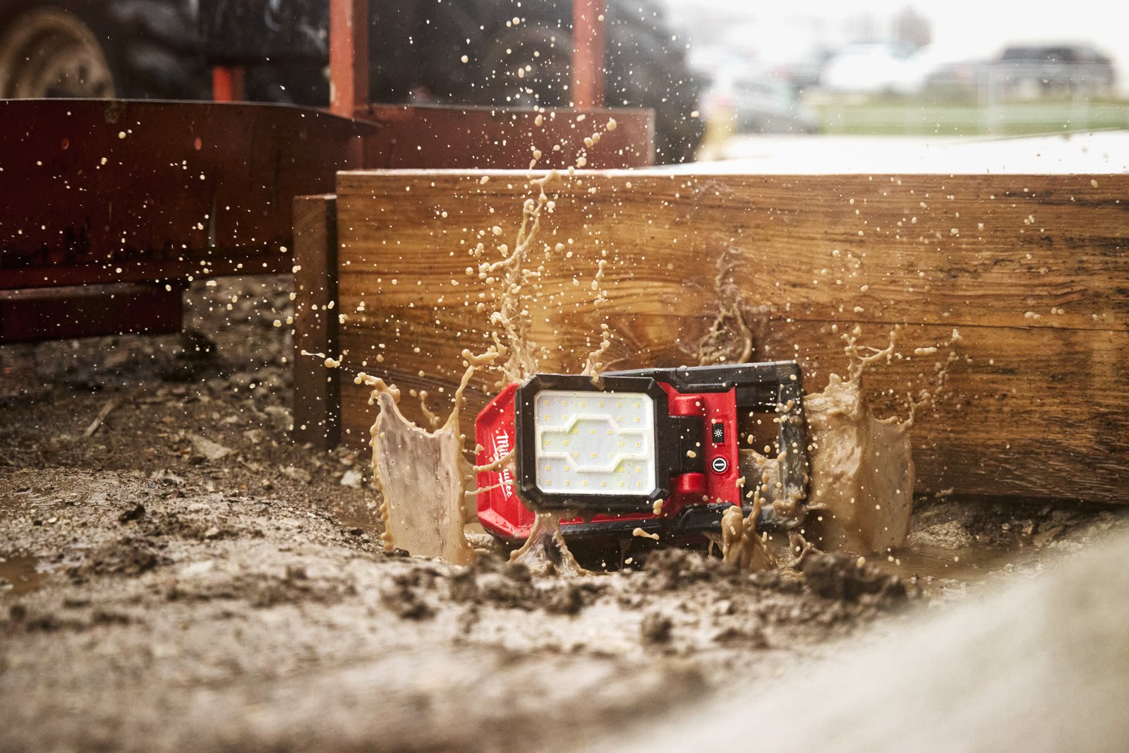 Proiector pivotant M18 Milwaukee M18 PAL2-0 - in utilizare 6