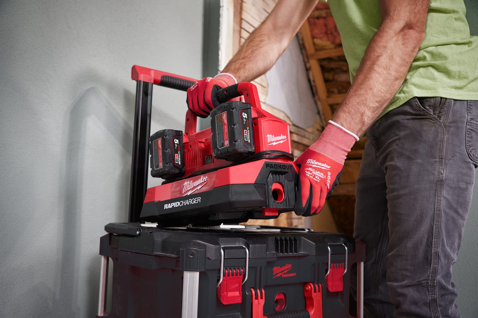 Încărcător cu 6 porturi M18 PACKOUT Milwaukee M18 PC6 - in utilizare 11
