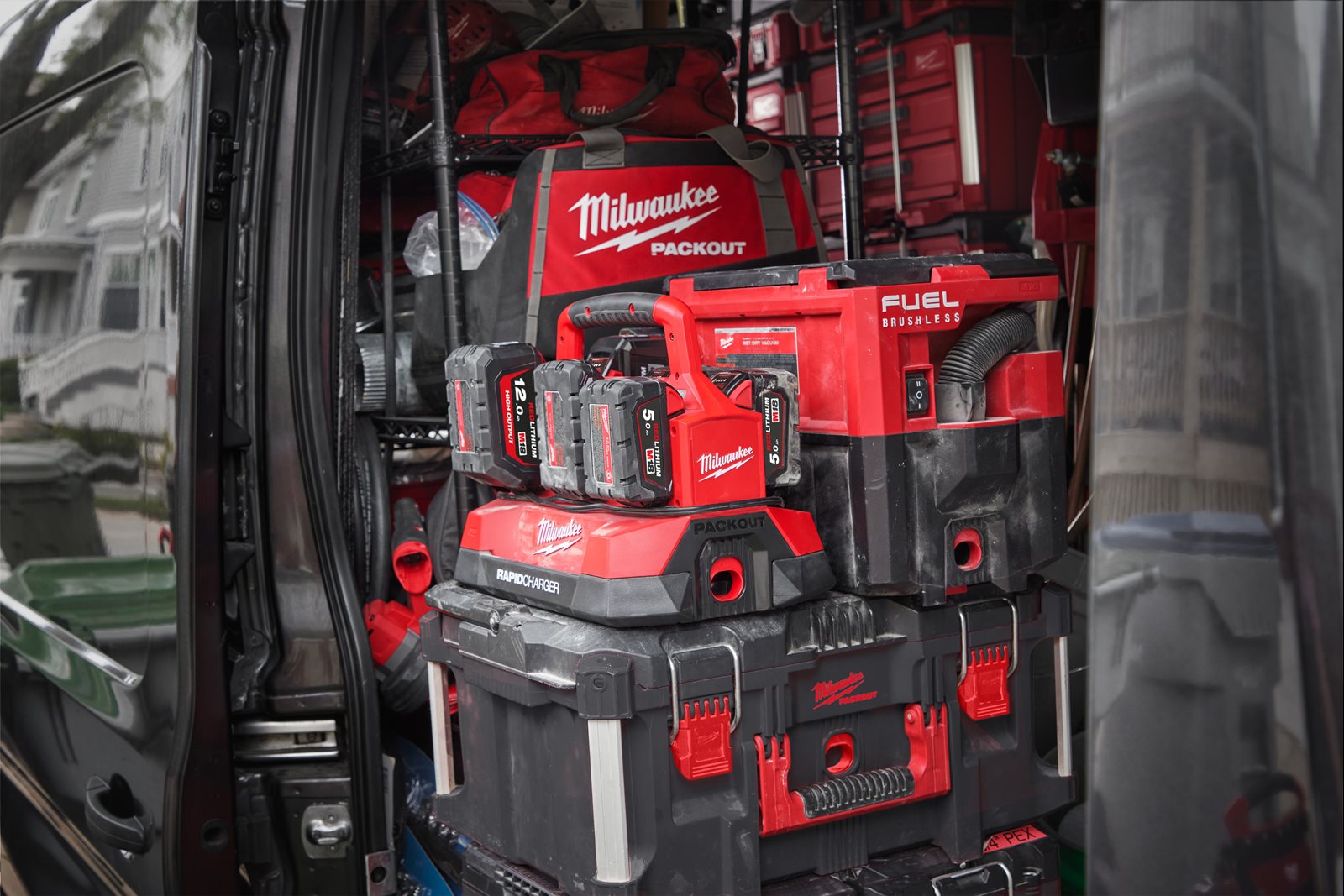 Încărcător cu 6 porturi M18 PACKOUT Milwaukee M18 PC6 - in utilizare 15