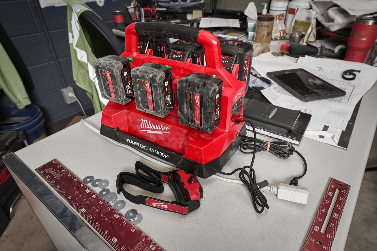 Încărcător cu 6 porturi M18 PACKOUT Milwaukee M18 PC6 - in utilizare 16