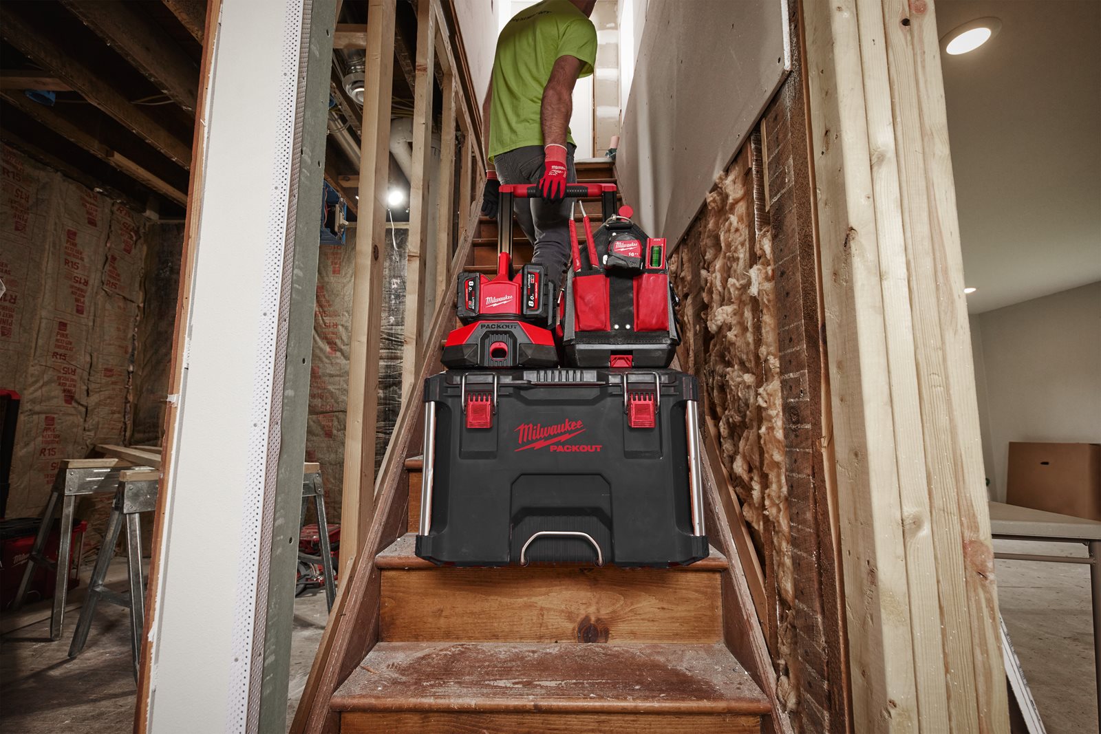 Încărcător cu 6 porturi M18 PACKOUT Milwaukee M18 PC6 - in utilizare 9