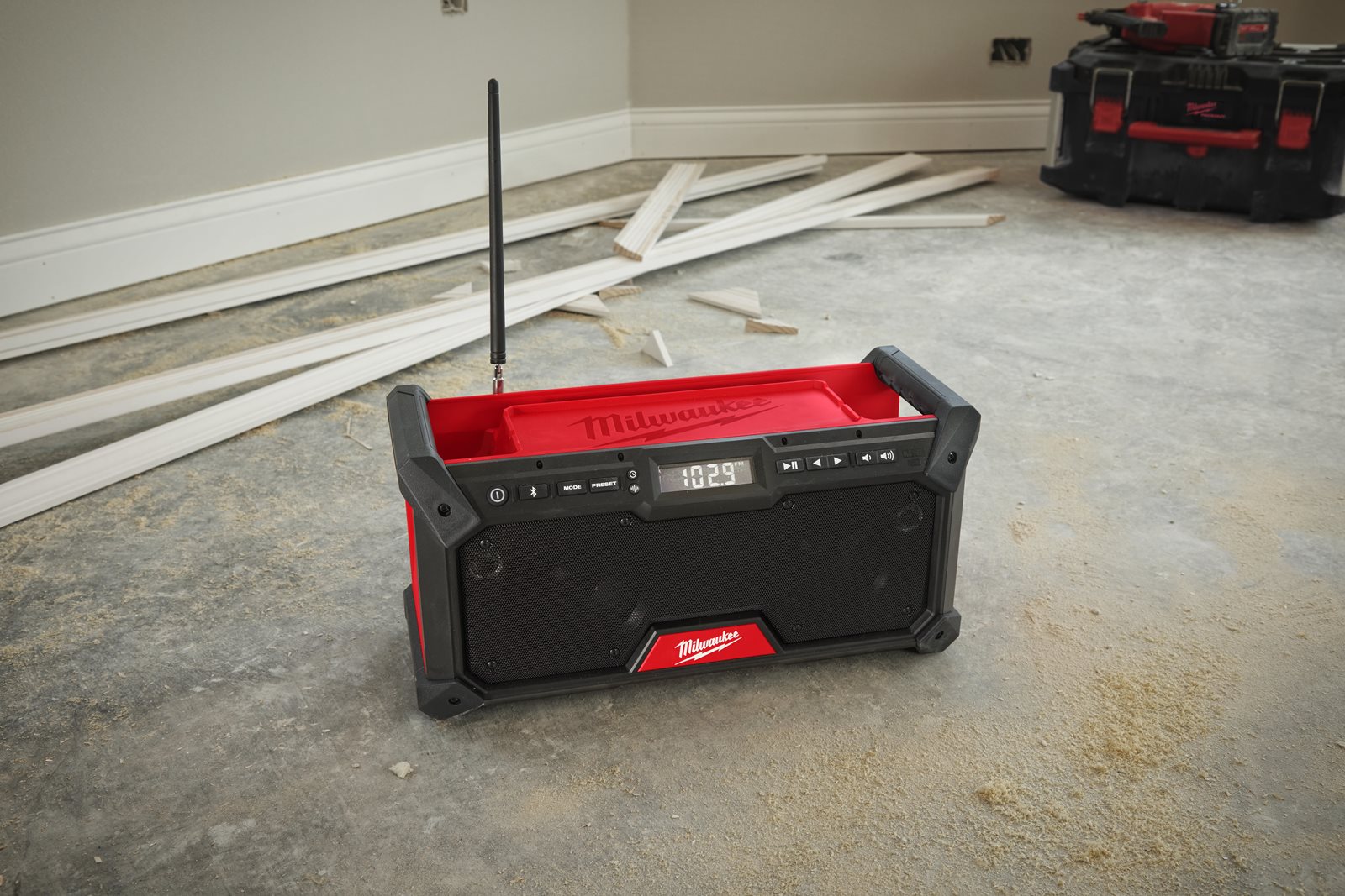 Radio DAB+ M18 Milwaukee M18 RADDAB+G2-0 - in utilizare 1