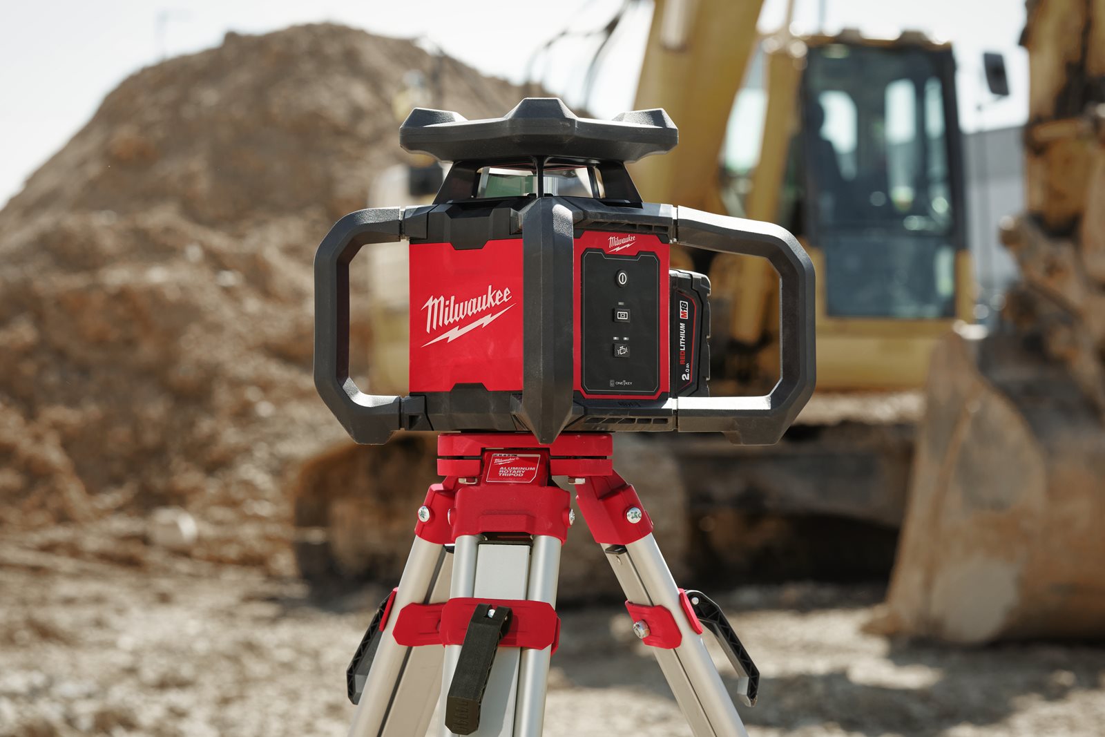 Nivelă laser rotativă orizontală M18 600 m cu ONE-KEY Milwaukee M18 RLOH600-201C - in utilizare 3