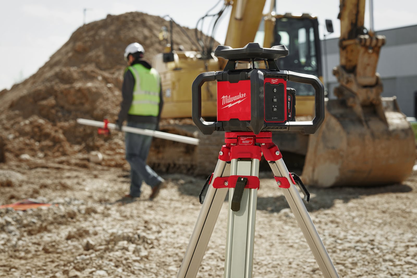 Nivelă laser rotativă orizontală M18 600 m cu ONE-KEY Milwaukee M18 RLOH600-201C - in utilizare 4