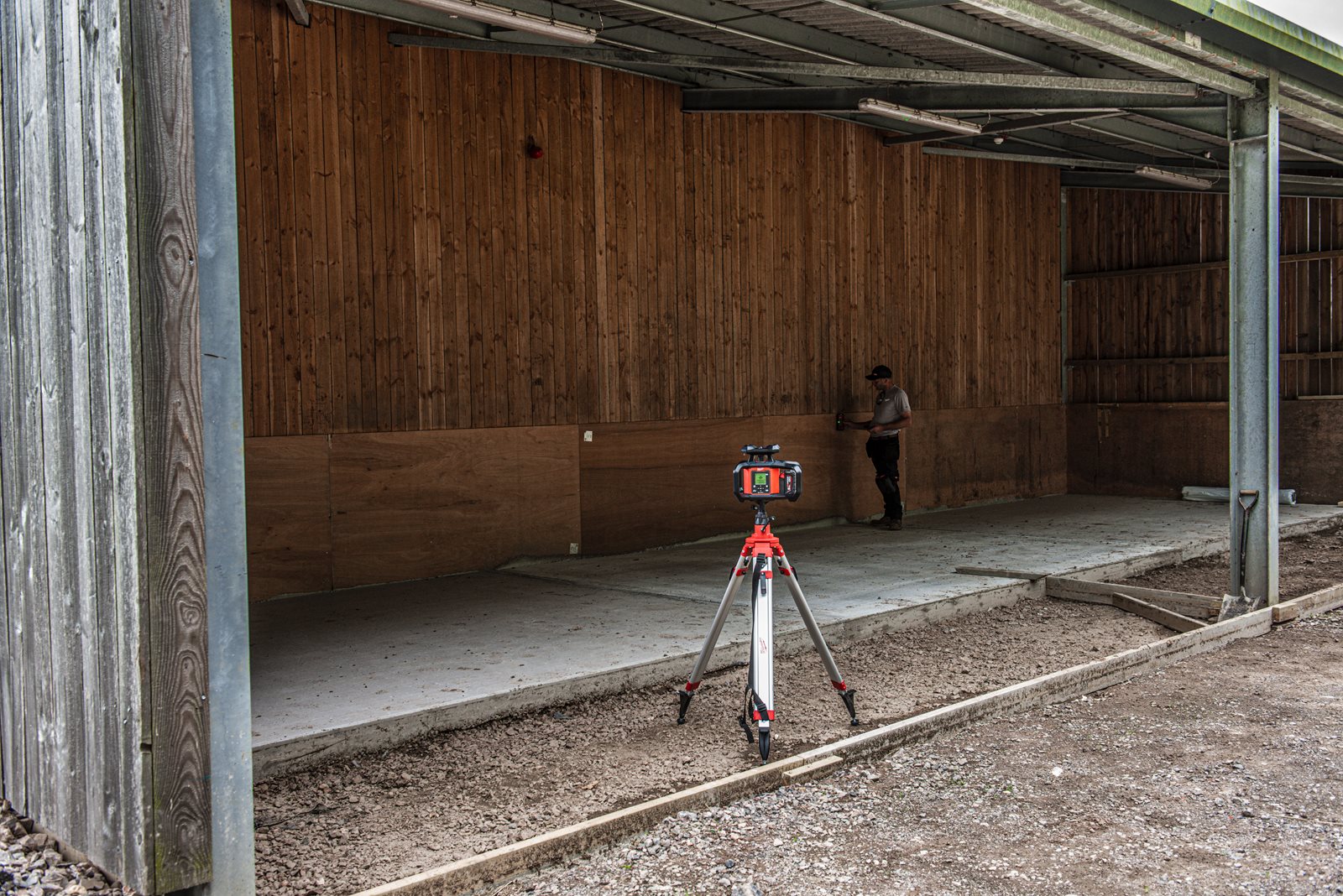Nivelă laser rotativă, orizontală și verticală M181200 m cu ONE-KEY Milwaukee M18 RLOHV1200-501C - in utilizare 12