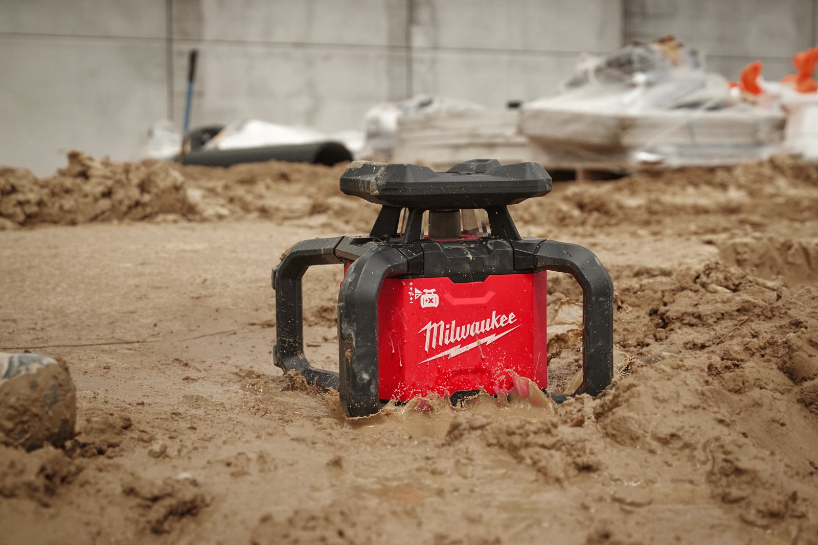 Nivelă laser rotativă, orizontală și verticală M181200 m cu ONE-KEY Milwaukee M18 RLOHV1200-501C - in utilizare 3