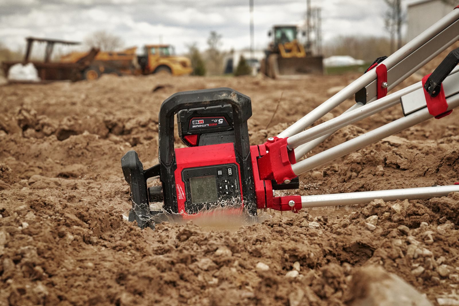 Nivelă laser rotativă, orizontală și verticală M181200 m cu ONE-KEY Milwaukee M18 RLOHV1200-501C - in utilizare 4