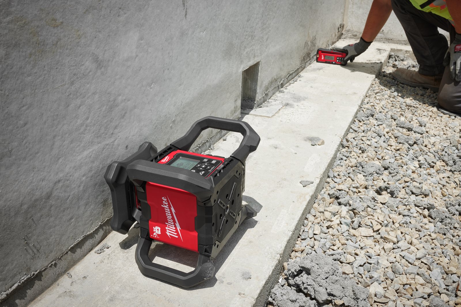 Nivelă laser rotativă, orizontală și verticală M181200 m cu ONE-KEY Milwaukee M18 RLOHV1200-501C - in utilizare 8