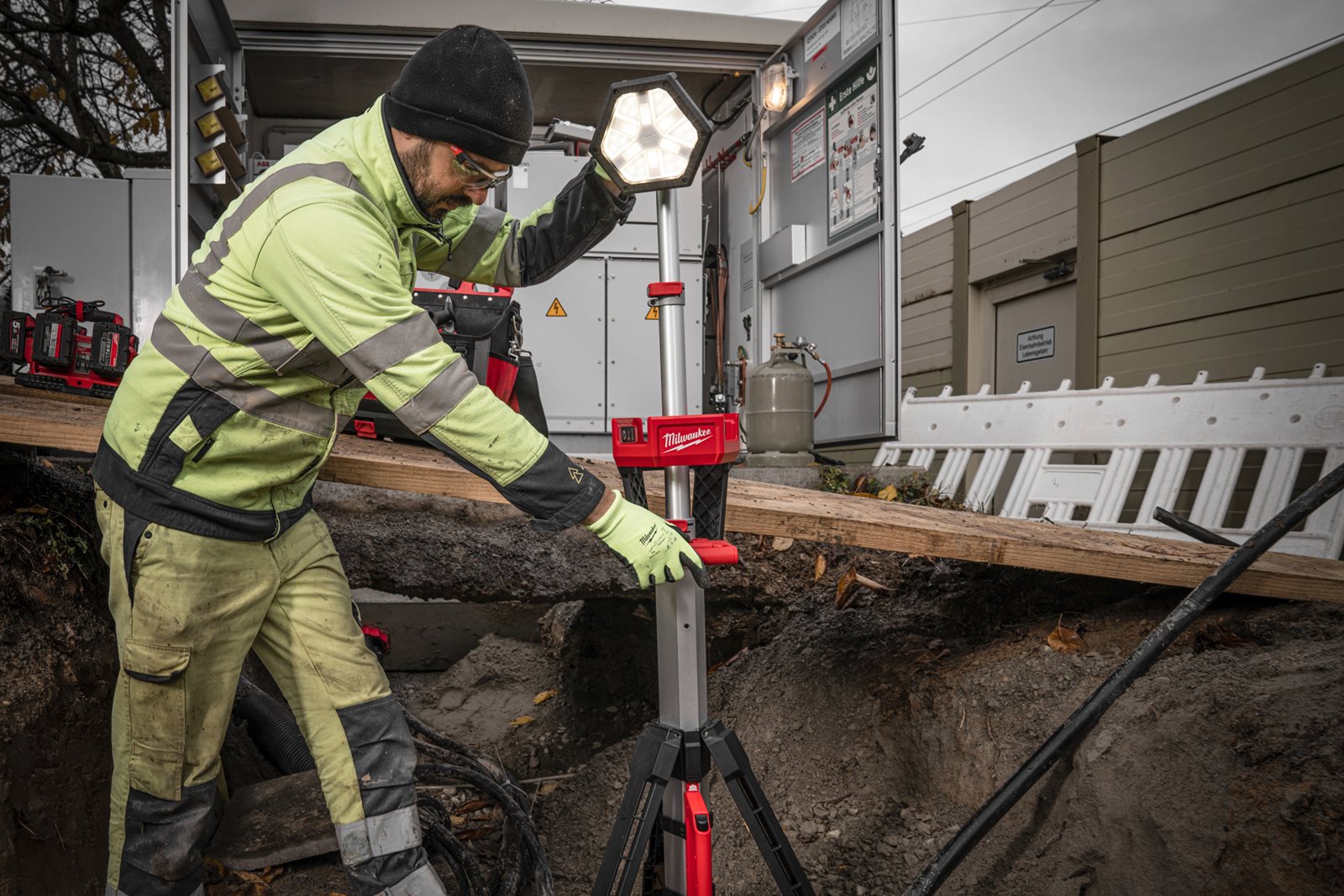 Proiector turn M18 Milwaukee M18 SAL2-0 - in utilizare 2
