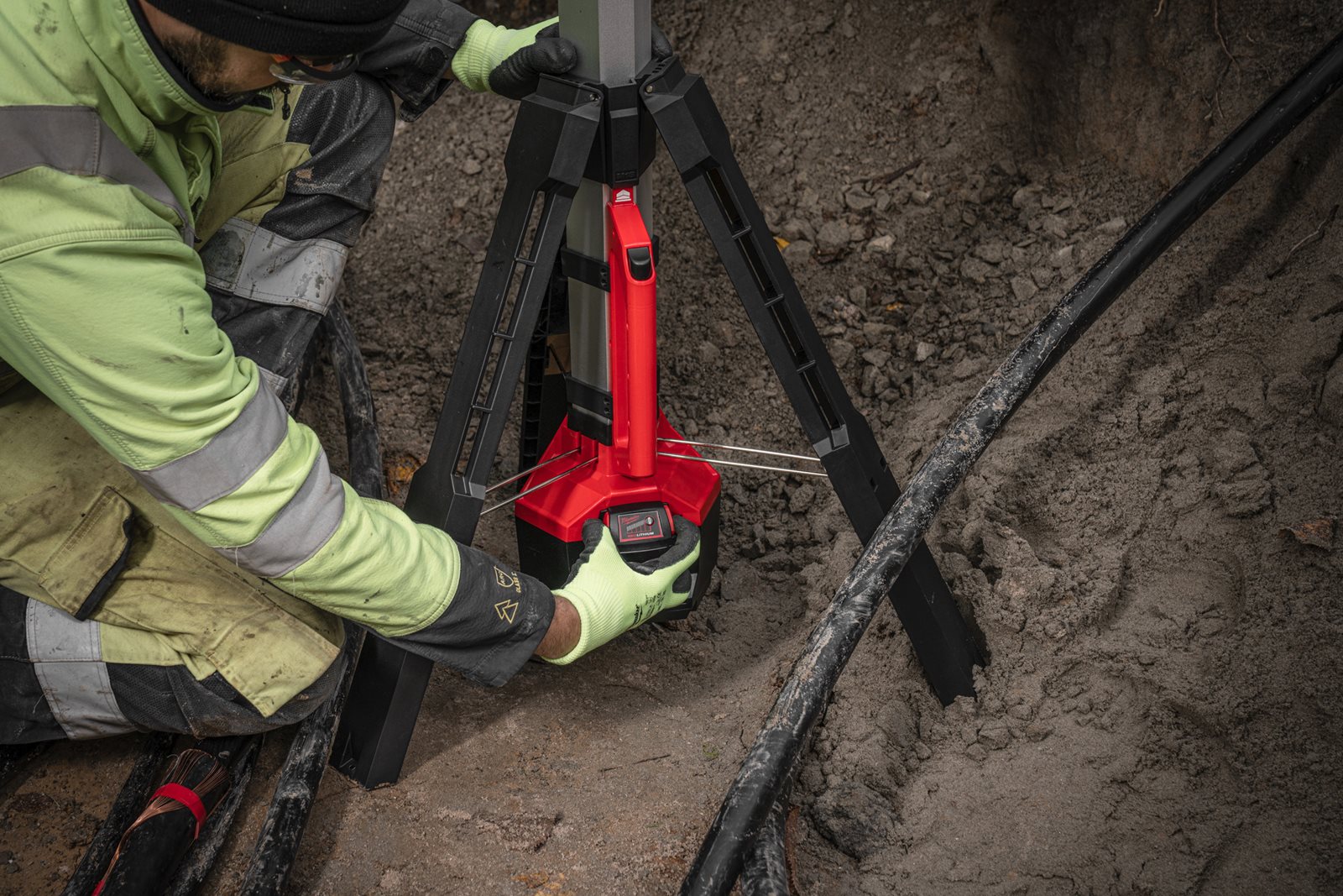 Proiector turn M18 Milwaukee M18 SAL2-0 - in utilizare 3